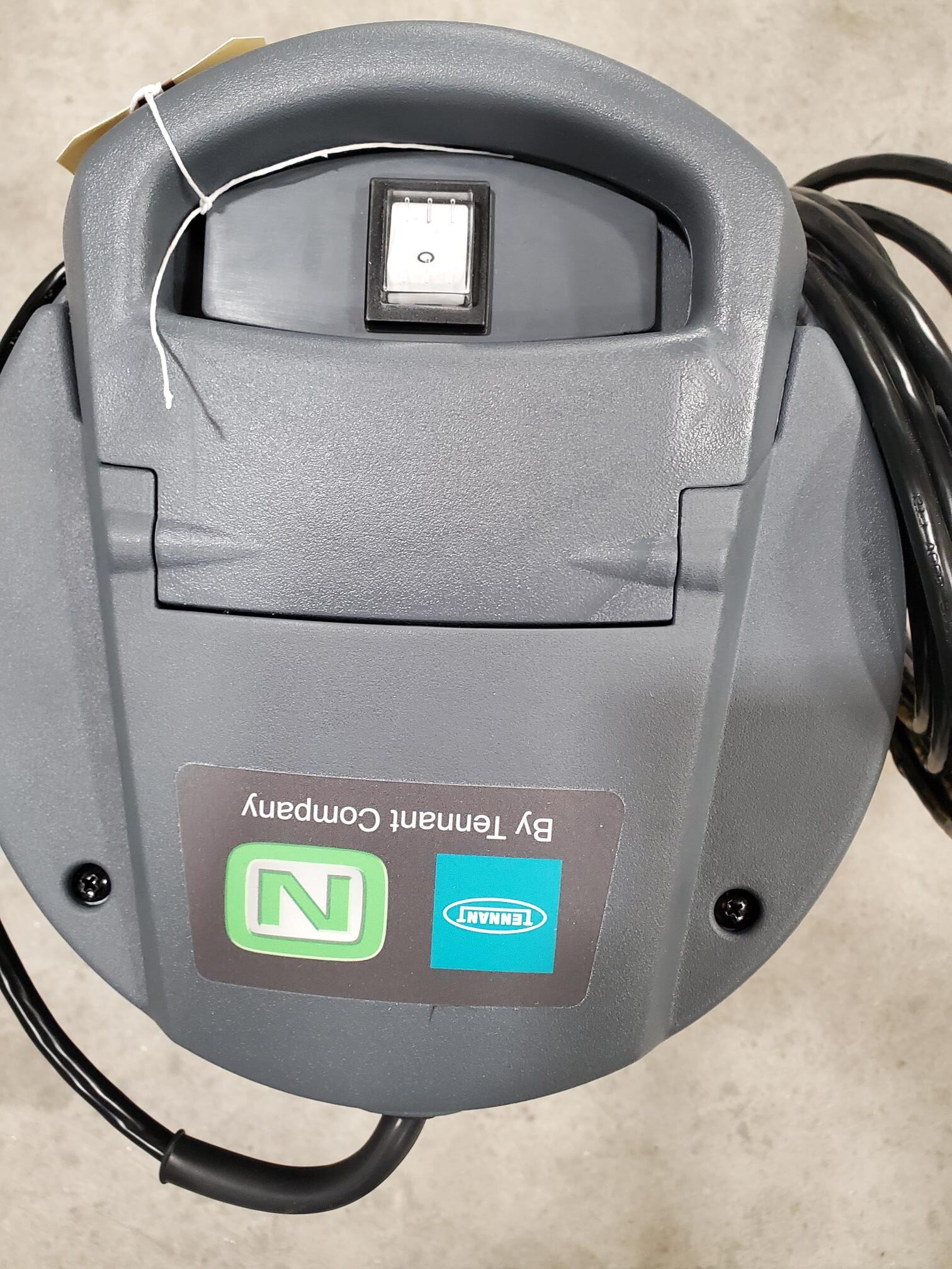 A machine with a Nobles V-WD-9 Wet/Dry Vacuum NEW attached to it.