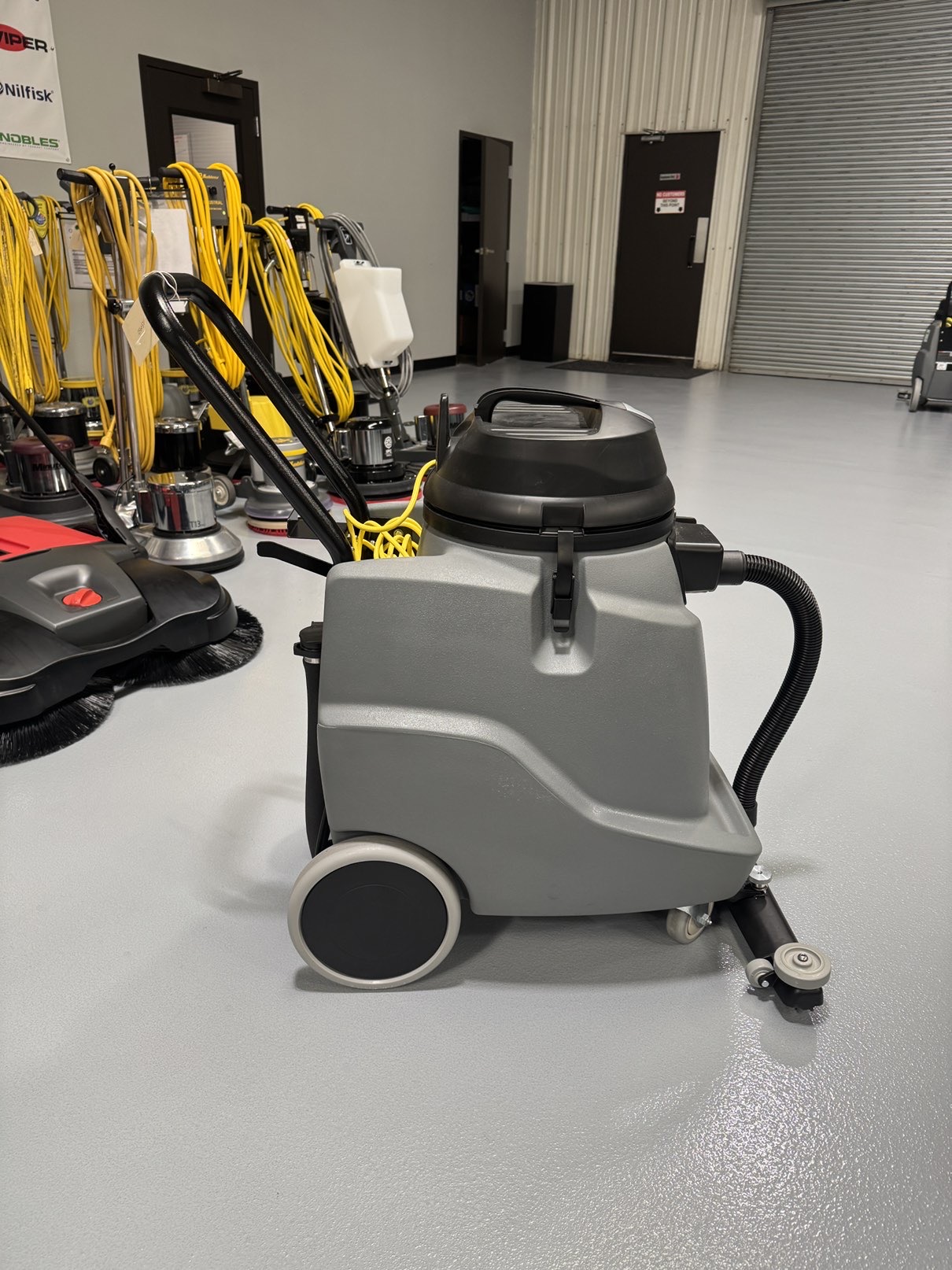 Karcher NT 68/1 Wet Vac with Front Mount Squeegee NEW -