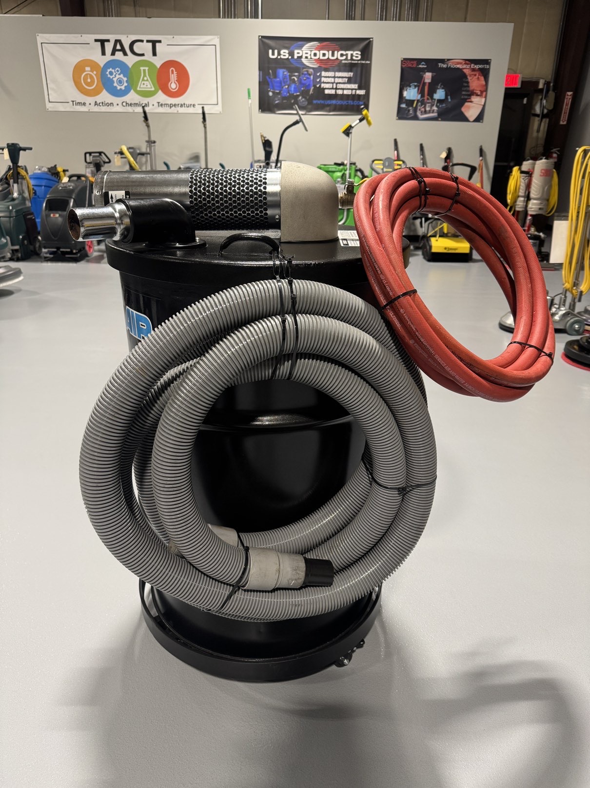 A Guardair Single Venturi 55 Gallon Wet/Dry Vac in a warehouse showroom at ChemSource Direct.