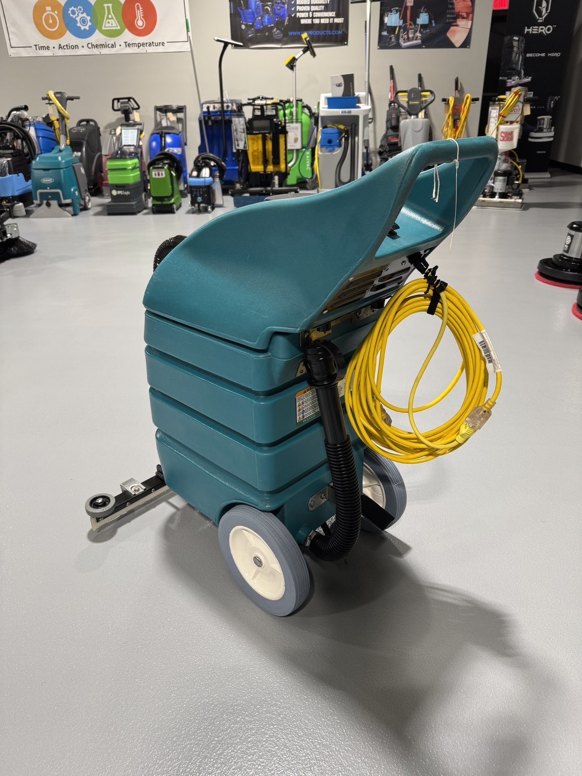A Tennant 3500 Wet/Dry Vacuum in a warehouse showroom at ChemSource Direct.